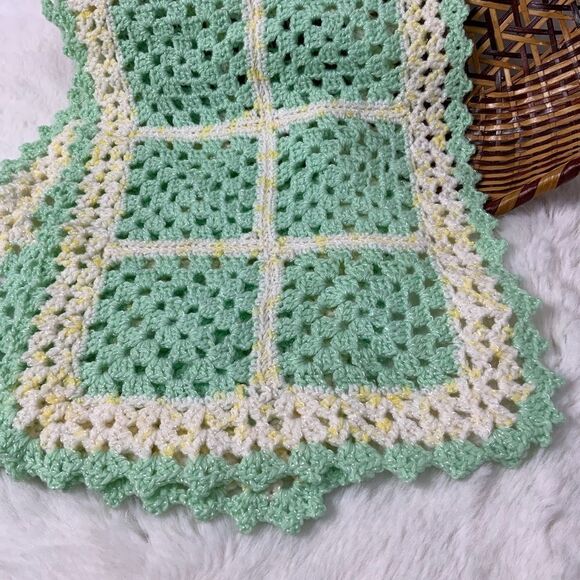 GRANNY SQUARE handmade crochet runner - Picture 2 of 2